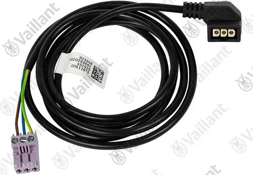 Vaillant Kabel mit mehreren Leitungen in unterschiedlichen Farben, verbunden mit einem Stecker und einem angehängten Etikett, für elektrische Anwendungen.